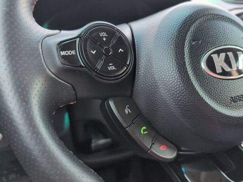 Used 2018 Kia Soul ! FWD image 22