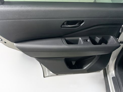 Used 2025 Nissan Pathfinder SV FWD image 26