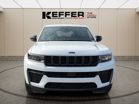 New 2026 Jeep Grand Cherokee Laredo image 8