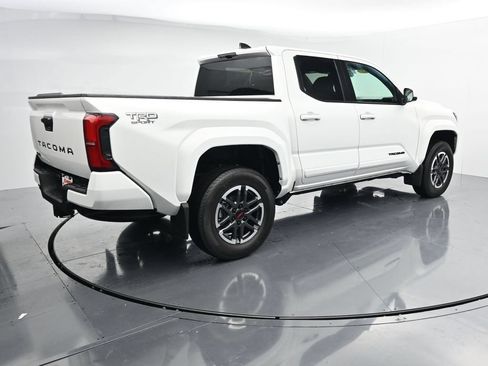 Used 2025 Toyota Tacoma TRD Sport AWD/4WD image 8