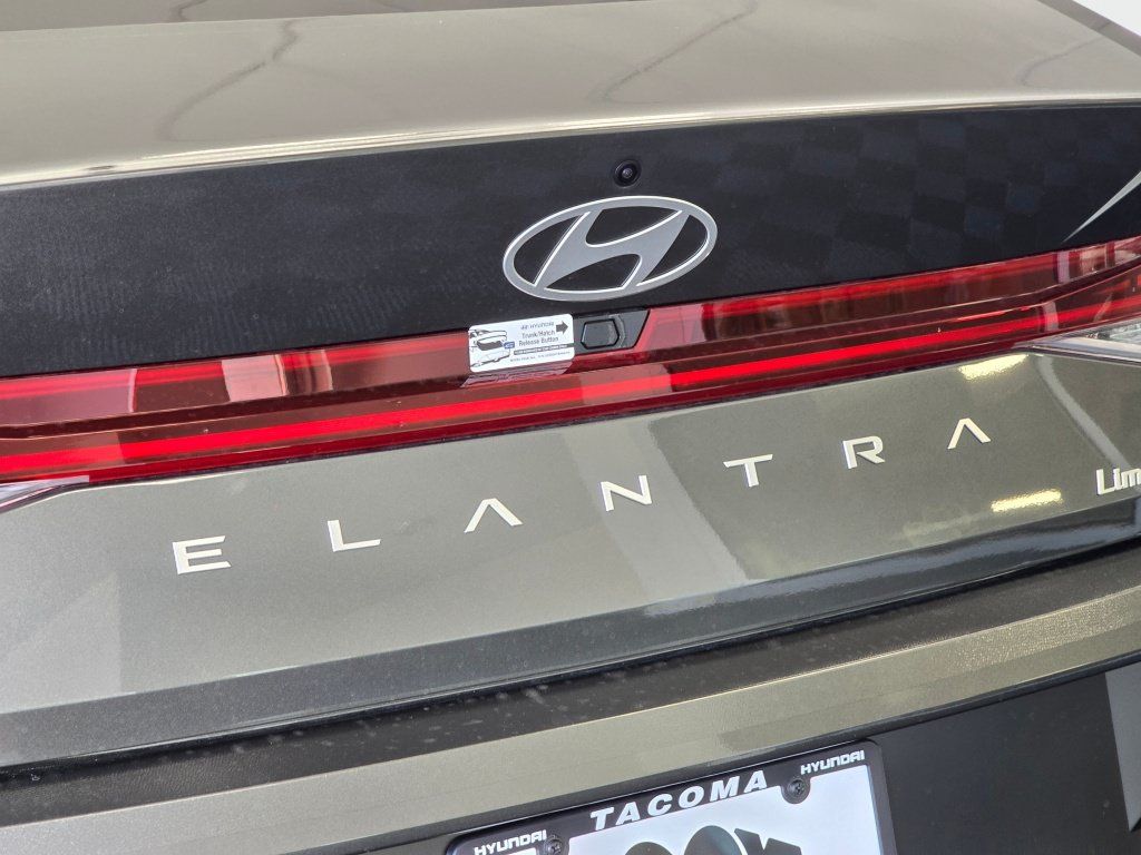 New 2026 Hyundai Elantra Limited FWD image 16