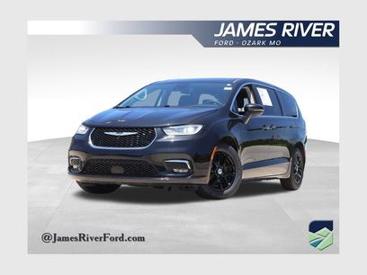 Used 2023 Chrysler Pacifica Touring-L