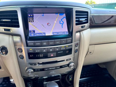 Used 2013 Lexus LX 570 4WD image 28