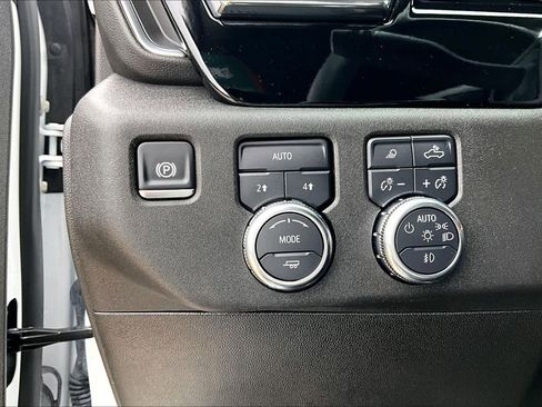 Used 2025 GMC Sierra 1500 SLT AWD/4WD image 36