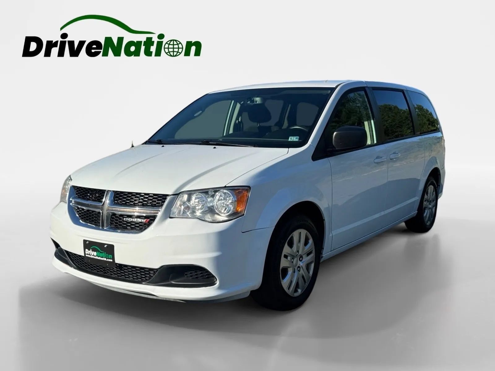 Used 2018 Dodge Grand Caravan SE w/ UConnect Hands-Free Group FWD image 1