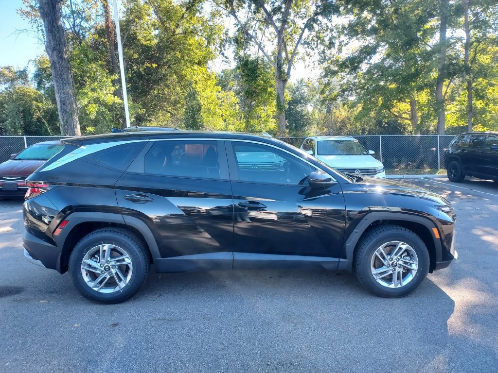 Used 2025 Hyundai Tucson SE AWD/4WD image 8