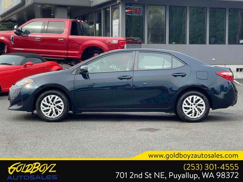 Used 2017 Toyota Corolla LE w/ Carpet Mat Package (TMS) FWD image 3