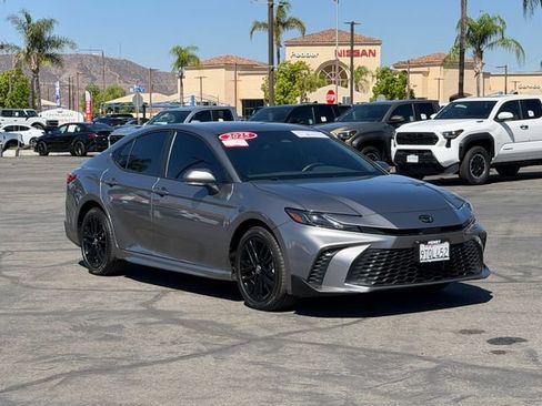 Used 2025 Toyota Camry SE AWD/4WD image 3