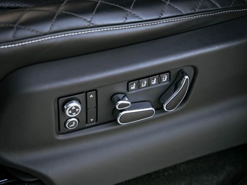 Used 2019 Bentley Bentayga image 20