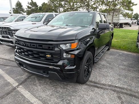 Used 2023 Chevrolet Silverado 1500 Custom AWD/4WD image 1