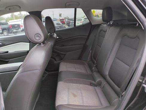 Certified 2025 Chevrolet Trax LT w/ Driver Confidence Package image 14