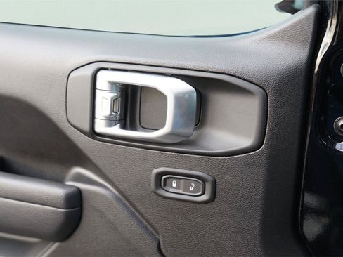 Used 2025 Jeep Wrangler Sport AWD/4WD image 26