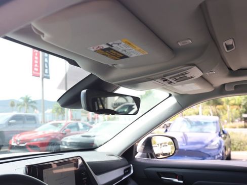 Used 2024 Toyota Highlander XLE image 13