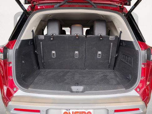 Used 2024 Nissan Pathfinder SL w/ SL Premium Package image 16