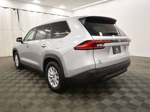 Used 2024 Toyota Grand Highlander XLE image 5