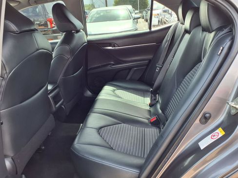 Used 2018 Toyota Camry SE FWD image 18