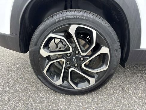 Used 2025 Chevrolet Trax RS w/ Driver Confidence Package FWD image 28