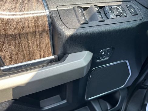 Used 2017 Ford F250 Lariat w/ Lariat Value Package AWD/4WD image 16