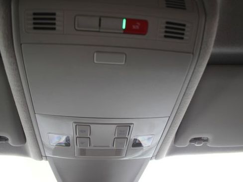 Used 2023 Volkswagen Tiguan SE image 12