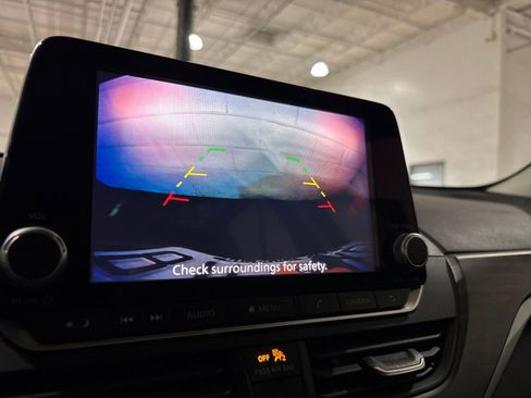 Used 2025 Nissan Altima 2.5 SV FWD image 23