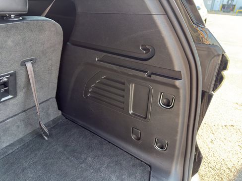 Used 2025 Chevrolet Traverse LT image 49