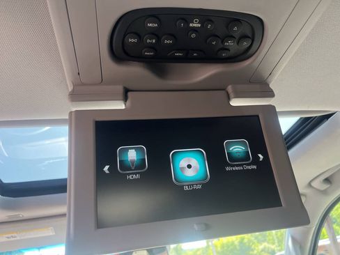 Used 2019 Chevrolet Suburban LT AWD/4WD image 28