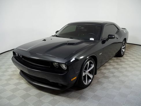 Used 2014 Dodge Challenger R/T RWD image 1