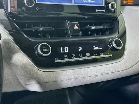 Used 2022 Toyota Corolla LE FWD image 14