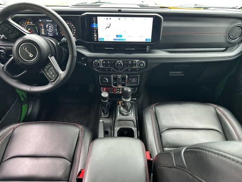 Used 2025 Jeep Wrangler Unlimited Rubicon AWD/4WD image 19