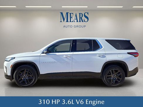 Used 2023 Chevrolet Traverse LS image 3