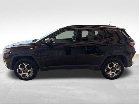 Used 2022 Jeep Compass Trailhawk w/ Trailhawk Convenience Group AWD/4WD image 2