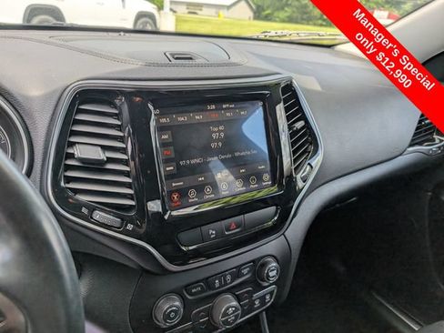 Used 2019 Jeep Cherokee Limited AWD/4WD image 20