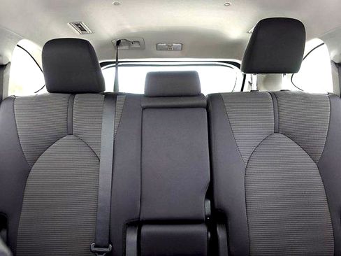 Certified 2024 Toyota Highlander LE AWD/4WD image 15