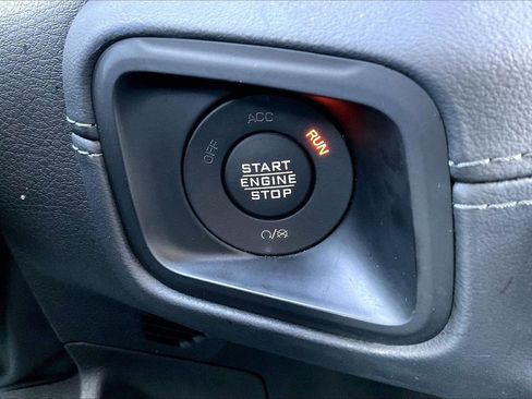 Certified 2025 Jeep Wrangler Unlimited Rubicon w/ Convenience Group image 27