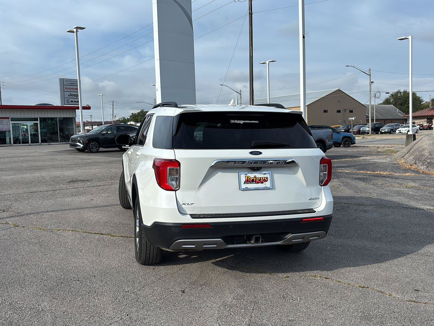 Used 2021 Ford Explorer XLT w/ Equipment Group 202A AWD/4WD image 5