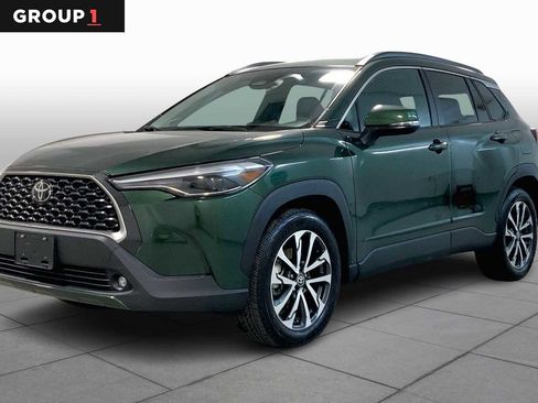 Used 2023 Toyota Corolla Cross XLE image 1