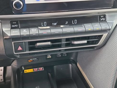 Used 2025 Toyota Camry SE FWD image 17