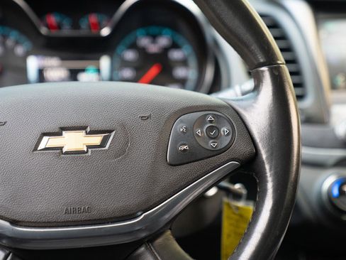 Used 2015 Chevrolet Impala LT w/ Convenience Package image 31