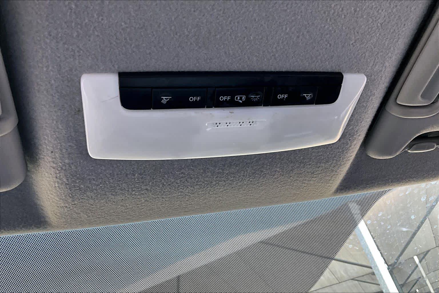 Used 2018 Nissan Kicks SR w/ Exterior Package FWD image 28