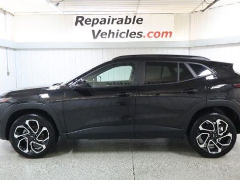 Used 2025 Chevrolet Trax RS w/ Driver Confidence Package FWD image 1