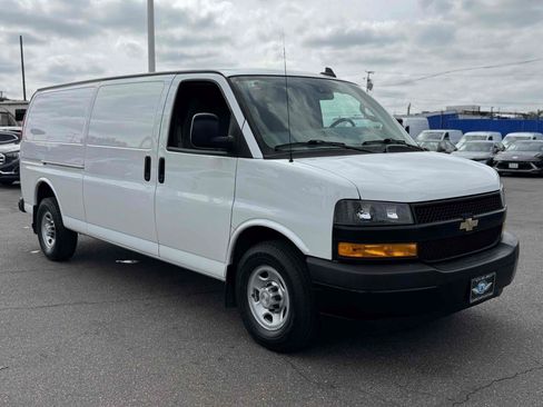 Used 2019 Chevrolet Express 3500 Extended w/ Driver Convenience Package RWD image 8