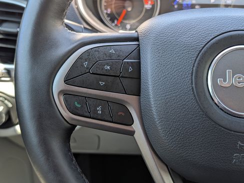 Used 2019 Jeep Cherokee Limited w/ Luxury Group image 25