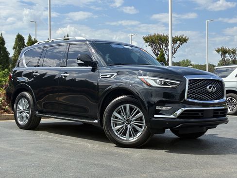 Used 2024 INFINITI QX80 Luxe w/ All-Season Package RWD image 2