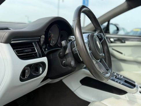 Used 2020 Porsche Macan image 26