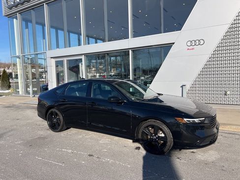 Used 2023 Honda Accord Sport image 11