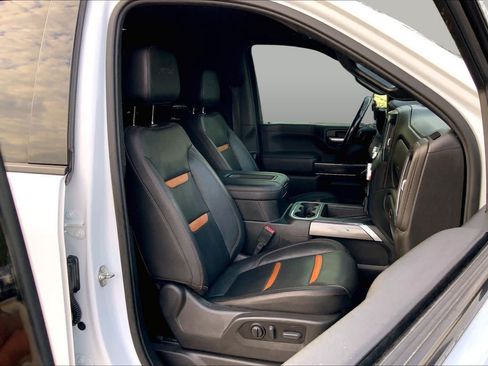 Used 2022 GMC Sierra 2500 AT4 w/ AT4 Premium Plus Package AWD/4WD image 9