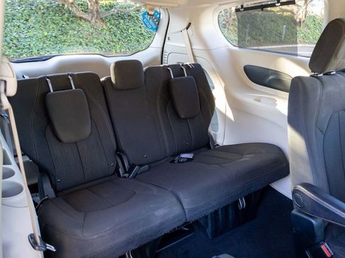 Used 2017 Chrysler Pacifica Touring Plus w/ Tire & Wheel Group image 17