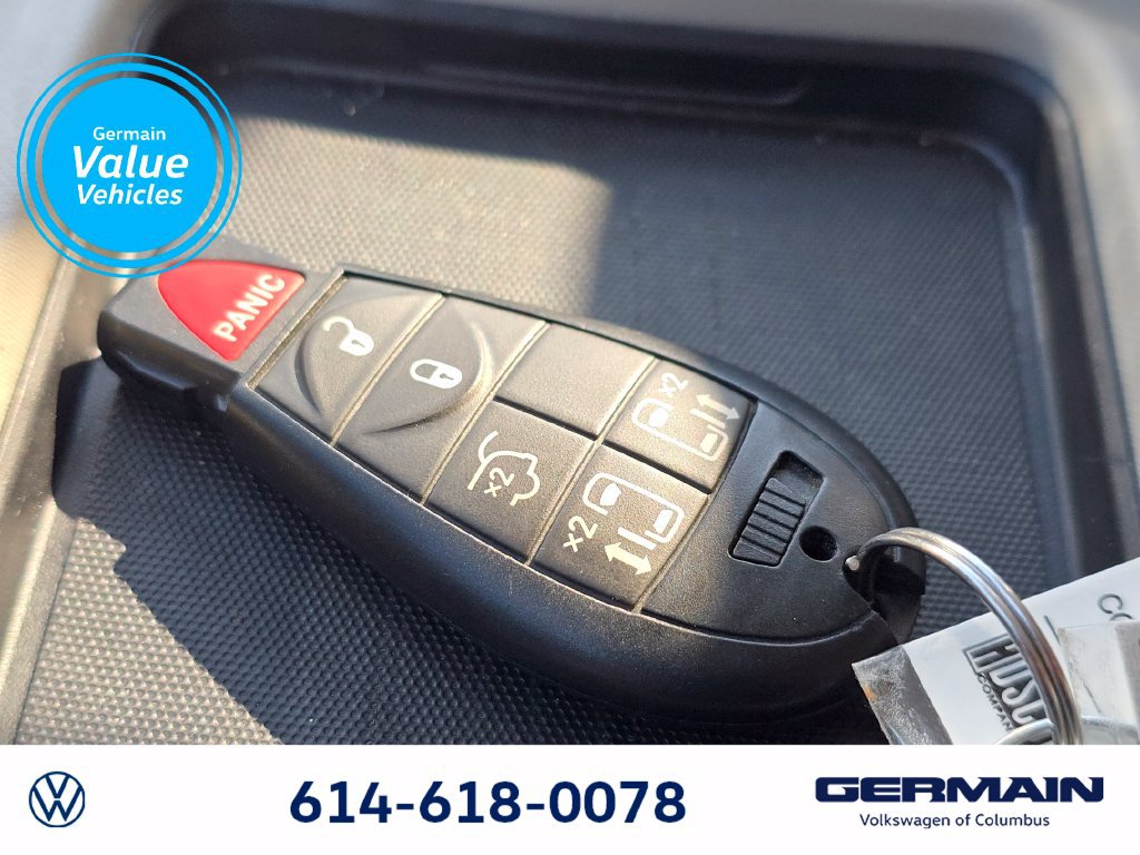 Used 2014 Chrysler Town & Country Touring FWD image 31