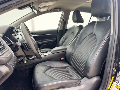 Used 2018 Toyota Camry SE FWD image 5