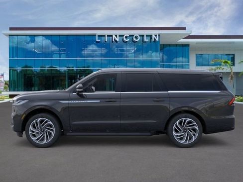 New 2026 Lincoln Navigator L Premier AWD/4WD image 3